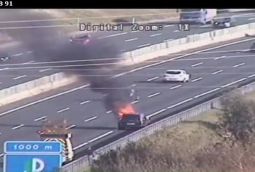 Un vehículo en llamas provoca retenciones kilométricas en la autopista a la altura de Iurreta
