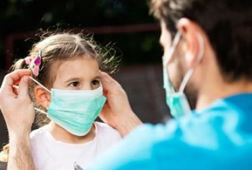 Los menores de 14 años podrán salir de casa con un adulto a comprar o al banco a partir del lunes