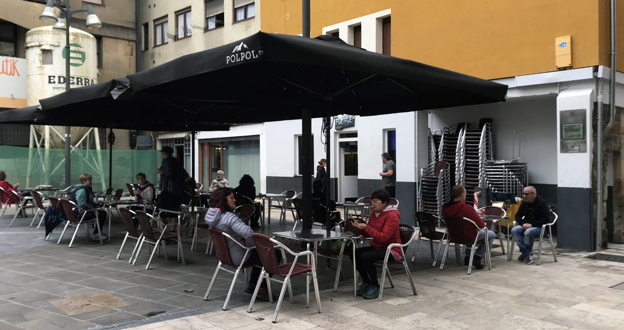 Los bares y restaurantes de Euskadi podrán abrir hasta las doce de la noche a partir del miércoles