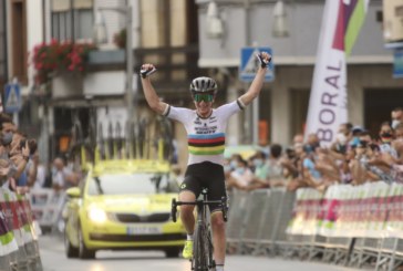 La campeona mundial Van Vleuten aprovecha la última subida a Goiuria para imponerse en Durango