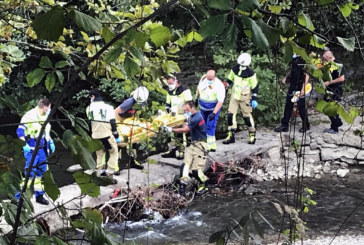Rescatan a un varón tras resbalar y caer al río en Durango