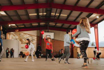 ‘Aupa Kuru’: Eskola Kirola martxan jartzearen aldeko manifestua