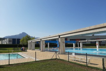 Critican el «regalo» de 300.000 euros que ha costado la gestión de las piscinas cerradas de Abadiño