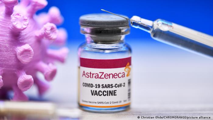 Suspenden la vacunación con AstraZeneca, inoculada ya en Euskadi a más de 50.000 personas