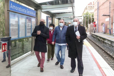 El nuevo paso a nivel del apeadero mejorará la seguridad peatonal