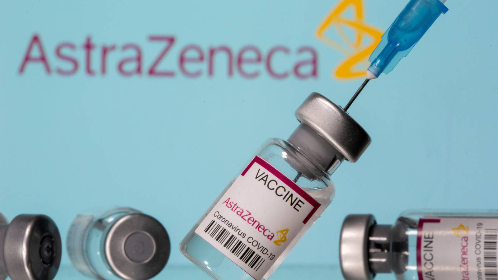 Euskadi retoma la vacunación con AstraZeneca y empezará a citar a personas de 65 años