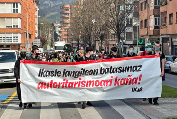 Ikasle Autodefentsa Sarea se manifiesta en Durango por el cese “del autoritarismo en los colegios”