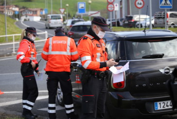 Intensifican los controles para evitar desplazamientos fuera de Euskadi en el puente de San José