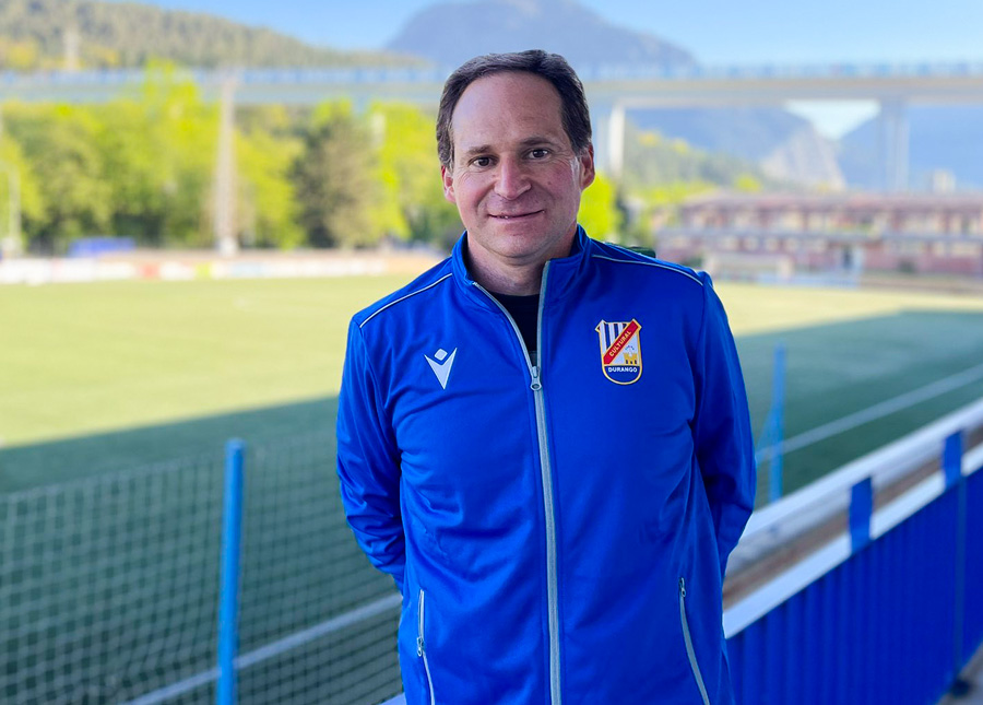 Jon González ‘Peli’ sustituye a Larreategi como entrenador de la Cultural de Durango
