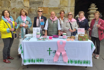 Lazos rosas en Durango con motivo del Día contra el cáncer de mama