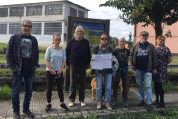 Abadiñarras recogen firmas ante los “cientos de camiones sin control” que circulan por las obras del TAV