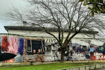 Un mural de 18 metros con fotos icónicas de la feria de San Blas decora Txanporta Kultur Etxea