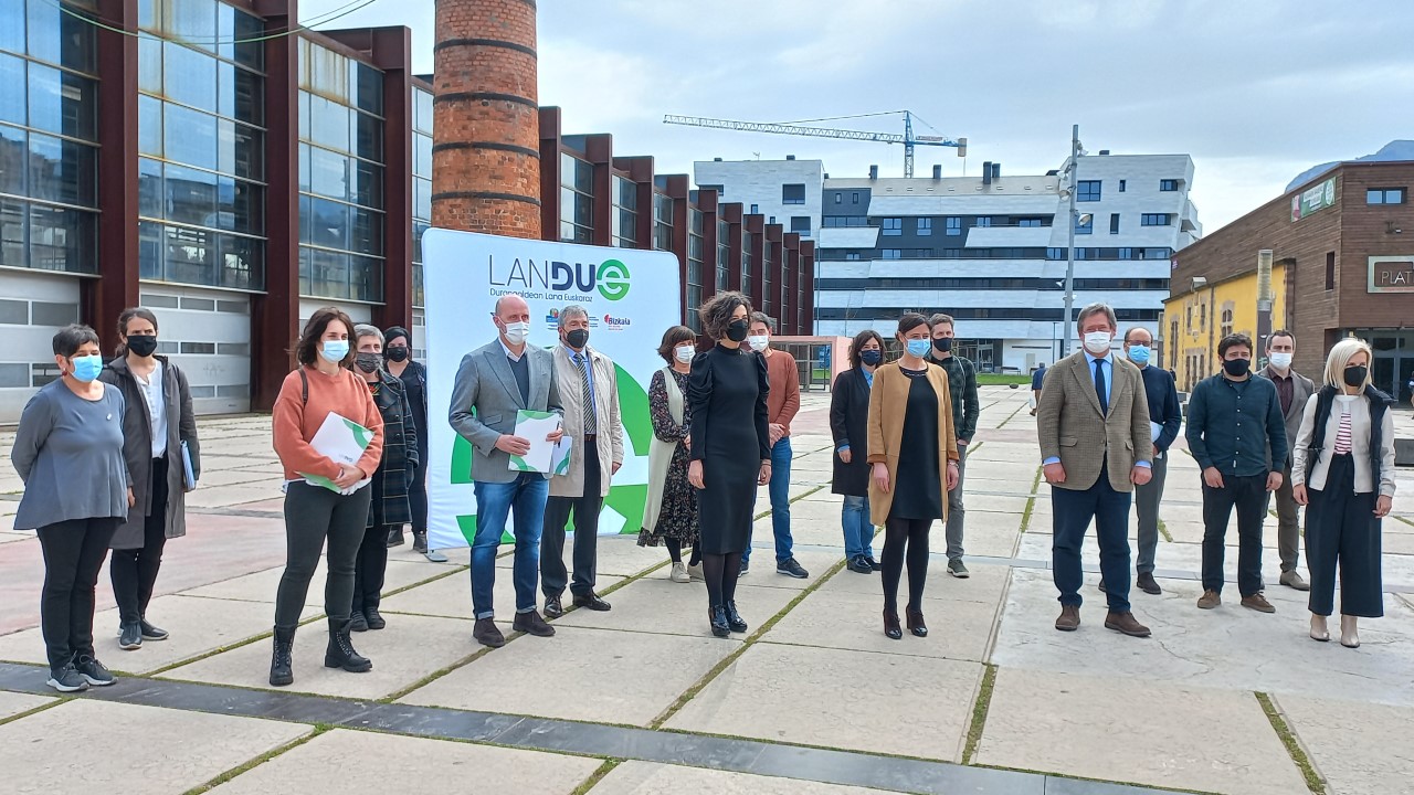 15 empresas y centros formativos de Durangaldea se comprometen con la promoción del euskera