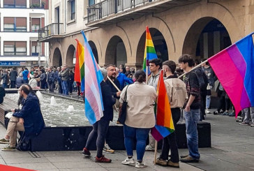 Amorebieta se echa a la calle para condenar otra agresión homófoba