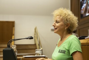 Elkarrekin Podemos-IU denuncia en el Parlamento la situación de los comedores escolares de la comarca