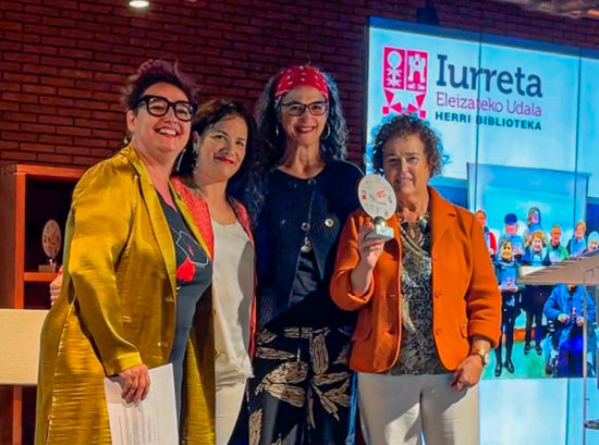 Las bibliotecas de Durango y Iurreta reciben los premios ‘Erraza Sariak’