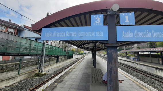 Restablecen el servicio de tren entre Amorebieta y Lemoa tras el descarrilamiento de una unidad