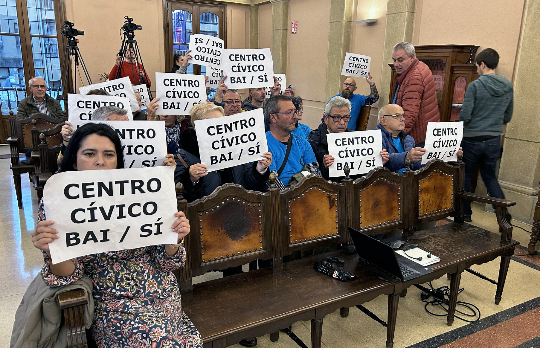 Vecinos de San Fausto acuden al pleno para reclamar que el proyecto del centro cívico siga adelante