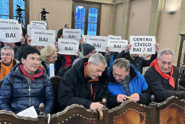 Pensionistas y vecinos de San Fausto trasladan al pleno de Durango sus reivindicaciones