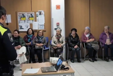 La Policía Municipal de Amorebieta da pautas al colectivo de personas mayores para prevenir robos