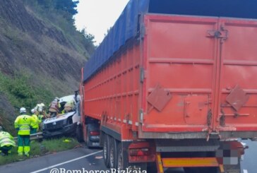 Un herido en un accidente con tres vehículos implicados en Elorrio