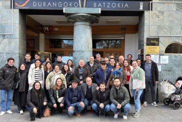 Mireia Elkoroiribe y parlamentarios comparten su experiencia política con la militancia del PNV