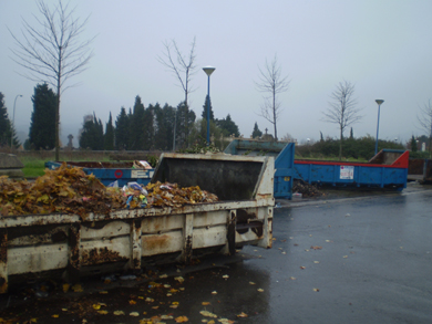 Contenedores abandonados en Antso Estegiz