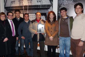 El club pelotazale Durango recibe el Premio Astarloa