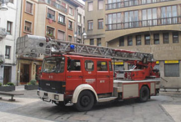 Suhiltzaileak alde zaharreko kaleetan zehar