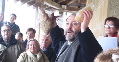 La tradicional subasta de productos del baserri se celebrará mañana