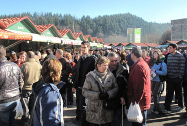 El sol acompaña a la feria de San Blas