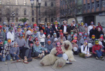Surrandien konpartsak kaleak alaituko ditu larunbatean