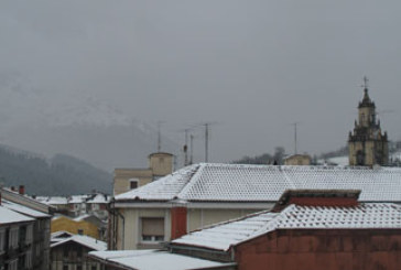 Urkiola, abierto con cadenas