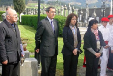 Supervivientes y autoridades homenajean a las víctimas del bombardeo de 1937