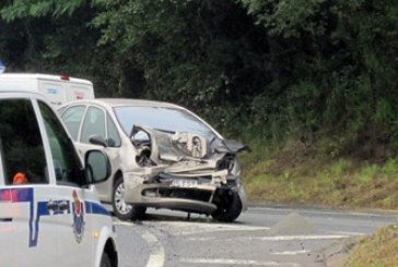 Dos heridos en un accidente en la rotonda de Fundifés