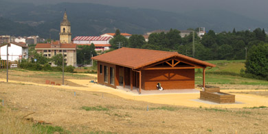 El voto de calidad del alcalde permite aprobar la ordenanza para los huertos lúdicos