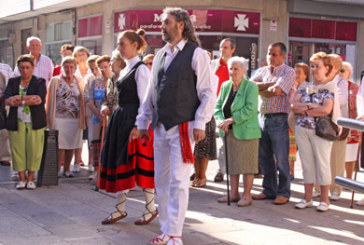 Kalebarria interrumpe las vacaciones para disfrutar de una animada jornada festiva