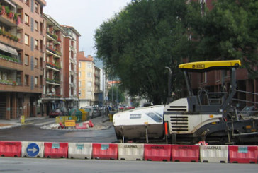 El asfaltado de la rotonda de Landako provoca diversas alteraciones del tráfico