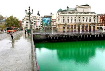 Tiñen de verde los ríos de 18 localidades vascas