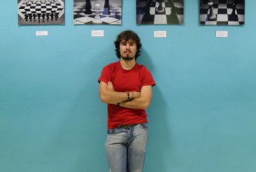Una exposición denuncia las desigualdades sociales a través de piezas de ajedrez