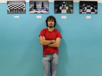 Una exposición denuncia las desigualdades sociales a través de piezas de ajedrez