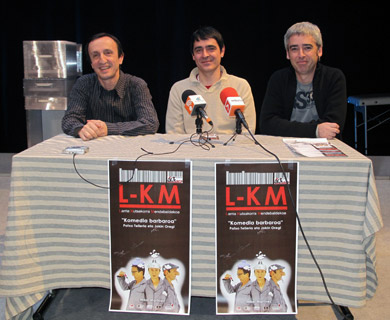 L-KM, botiken negozioen inguruko “komedia barbaroa”