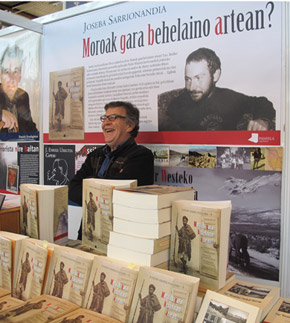 ‘Moroak gara behelaino artean’, Joseba Sarrionandiaren liburu berria