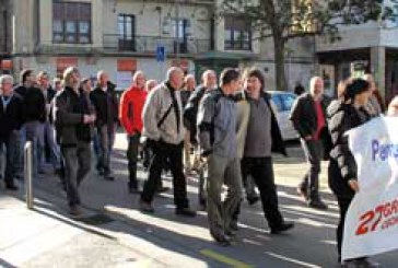 Decenas de personas se manifiestan contra la reforma de las pensiones