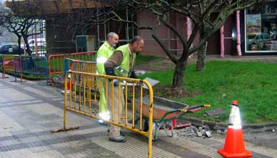 Vecinos de Txibitena impiden la colocación de dos farolas