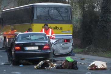Dos muertos y 28 heridos en un choque brutal entre un autobús y un coche en Euba
