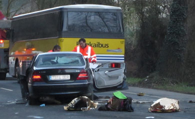 Dos muertos y 28 heridos en un choque brutal entre un autobús y un coche en Euba