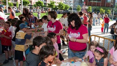 Alumnos de Orue Eskola ofrecerán mañana talleres didácticos en el centro Zelaieta