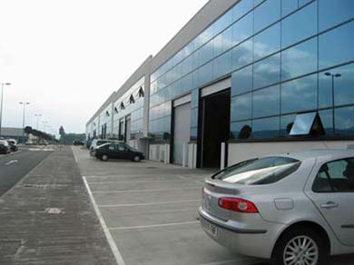 La asociación de empresarios de Bizkaia acerca a la comarca su oferta formativa