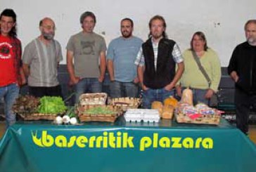Baserritarras de la comarca consideran prioritario impulsar el mercado de los sábados